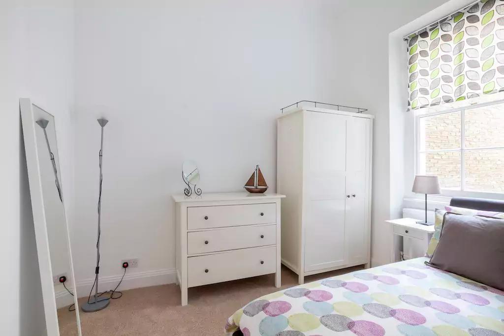 Lupus Street Apartment *