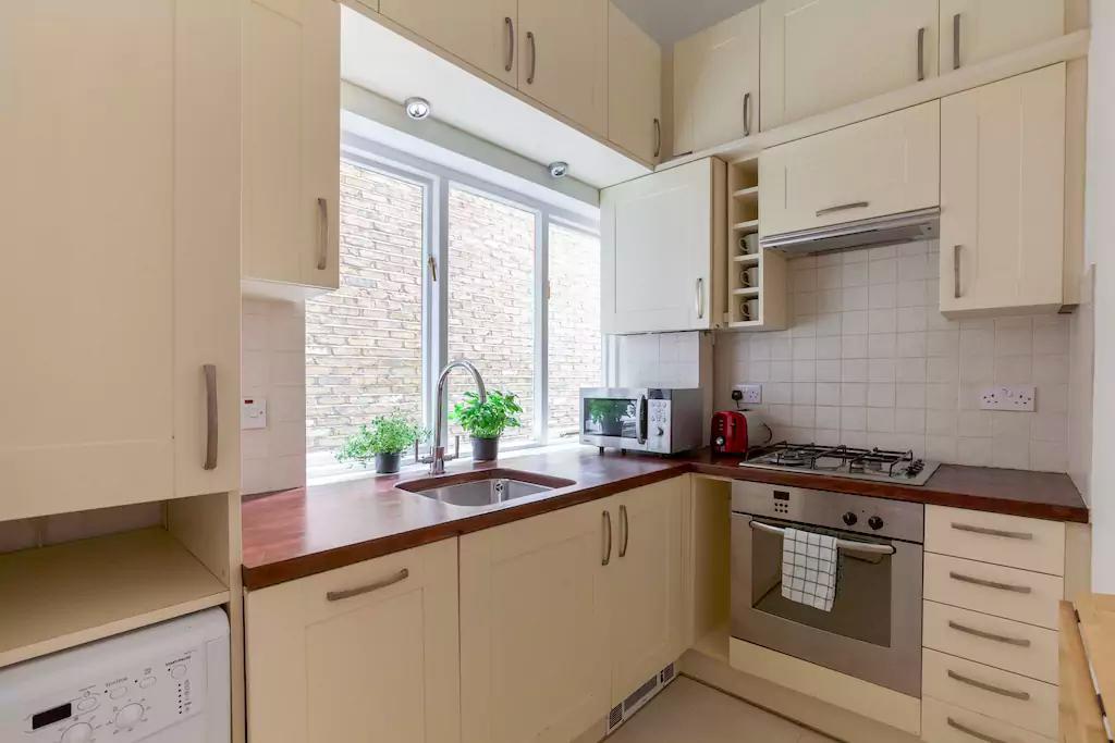 Lupus Street Apartment *